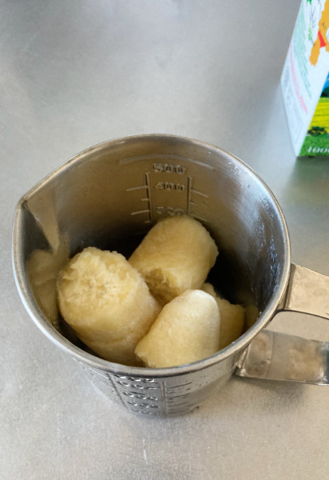 冷凍バナナを折る